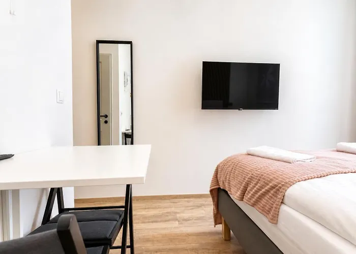 Apartment 4-br Apt, Ideal For Groups, 6-min To Stadthalle *