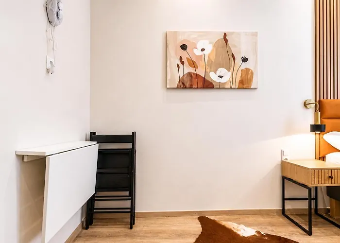 4-br Apt, Ideal For Groups, 6-min To Stadthalle Apartment