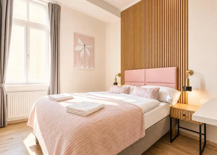 4-br Apt, Ideal For Groups, 6-min To Stadthalle Apartment *