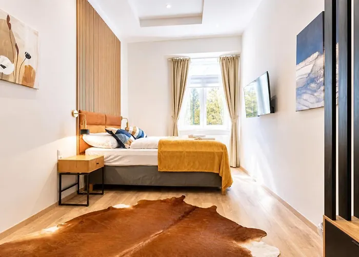 4-br Apt, Ideal For Groups, 6-min To Stadthalle Apartment