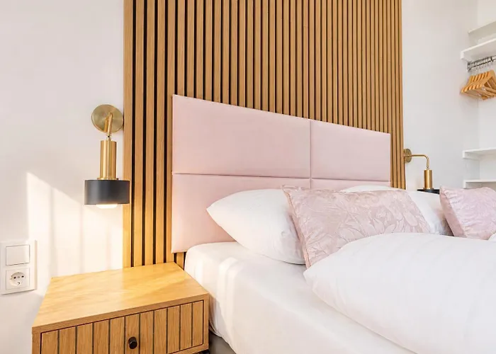 4-br Apt, Ideal For Groups, 6-min To Stadthalle Apartment *