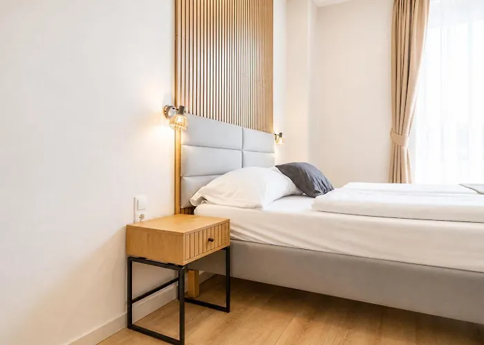 4-br Apt, Ideal For Groups, 6-min To Stadthalle Apartment