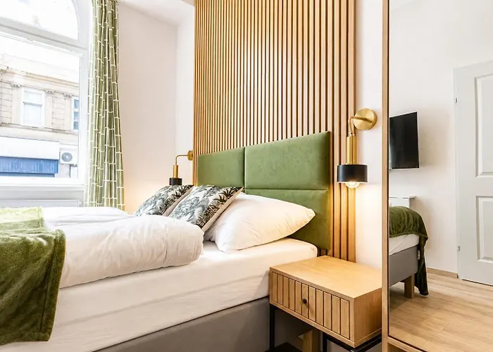 4-br Apt, Ideal For Groups, 6-min To Stadthalle Apartment *