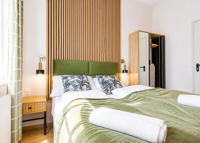 Apartment 4-br Apt, Ideal For Groups, 6-min To Stadthalle *