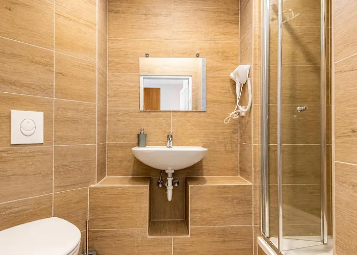 4-br Apt, Ideal For Groups, 6-min To Stadthalle *