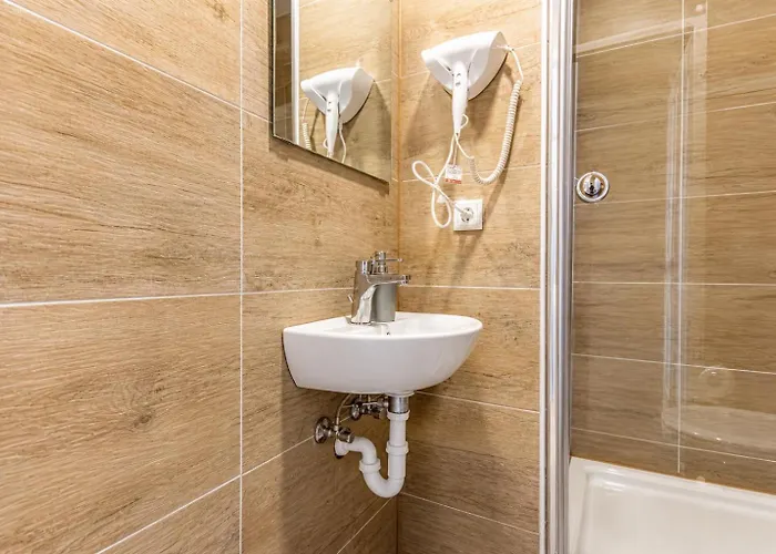 Apartment 4-br Apt, Ideal For Groups, 6-min To Stadthalle *